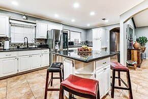 3 Mi to Downtown Mcallen: Quiet Home w/ Pool