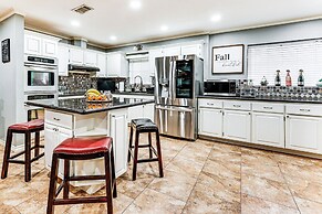 3 Mi to Downtown Mcallen: Quiet Home w/ Pool