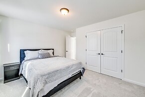 12 Mi to Dtwn Richmond: Spacious Home w/ Deck!