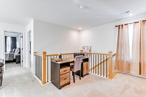 12 Mi to Dtwn Richmond: Spacious Home w/ Deck!