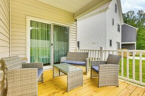 12 Mi to Dtwn Richmond: Spacious Home w/ Deck!