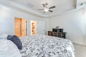 12 Mi to Dtwn Richmond: Spacious Home w/ Deck!