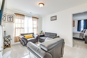 12 Mi to Dtwn Richmond: Spacious Home w/ Deck!