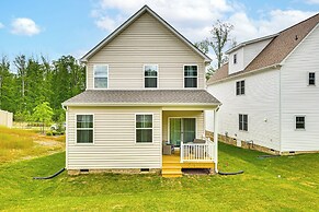 12 Mi to Dtwn Richmond: Spacious Home w/ Deck!