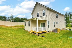 12 Mi to Dtwn Richmond: Spacious Home w/ Deck!