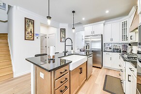 12 Mi to Dtwn Richmond: Spacious Home w/ Deck!