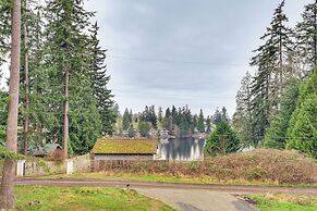 2 Mi to Warm Beach: Family Gem w/ Views