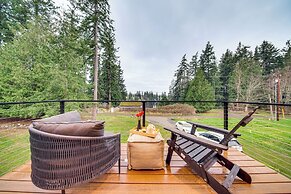 2 Mi to Warm Beach: Family Gem w/ Views