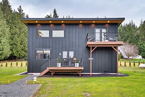 2 Mi to Warm Beach: Family Gem w/ Views