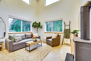 2 Mi to Warm Beach: Family Gem w/ Views