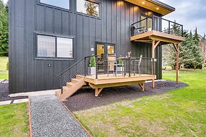 2 Mi to Warm Beach: Family Gem w/ Views