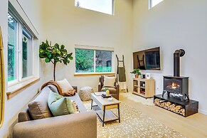 2 Mi to Warm Beach: Family Gem w/ Views