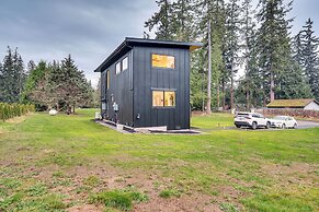 2 Mi to Warm Beach: Family Gem w/ Views