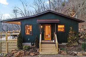Sauna + Views: Private Franklin Cabin on 10 Acres