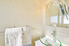 Bayfront Home in Patchogue w/ Deck & Fishing Dock