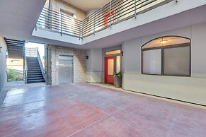 < 1 Mi to Biltmore Fashion Park: Condo w/ Pool!