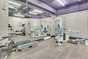 < 1 Mi to Biltmore Fashion Park: Condo w/ Pool!