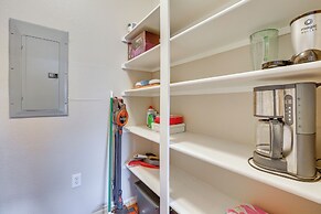 < 1 Mi to Biltmore Fashion Park: Condo w/ Pool!