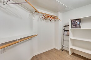 < 1 Mi to Biltmore Fashion Park: Condo w/ Pool!