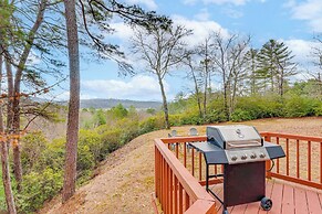 Hike, Boat & Explore: Mtn-view Hayesville Hideaway