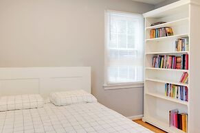 DC Area Home ~ 1 Mi to Metro: WFH Friendly!
