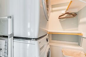 Walk to Beach: Apt w/ Hot Tub in Kill Devil Hills!