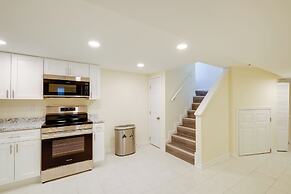 1 Mi to Metro: DC Area Apt w/ Fenced Yard!