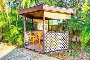 Poolside Oasis: 3 Mi to Mckee Botanical Garden