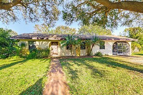 Poolside Oasis: 3 Mi to Mckee Botanical Garden