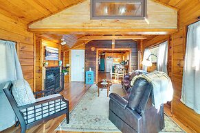 Cabin w/ Deck & Mountain Views Near Gatlinburg!