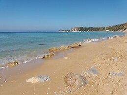 Bluewhite Studio - Cozy Garden Nest