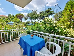 Bluewhite Studio - Cozy Garden Nest