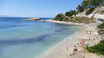 Bluewhite Studio - Cozy Garden Nest
