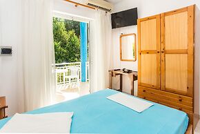 Bluewhite Studio - Cozy Garden Nest