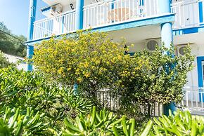 Bluewhite Studio - Cozy Garden Nest