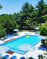 Bluewhite Studio - Cozy Garden Nest