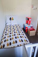 6-bed House - Sleeps 13 - Families & Contractors