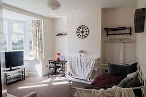 6-bed House - Sleeps 13 - Families & Contractors