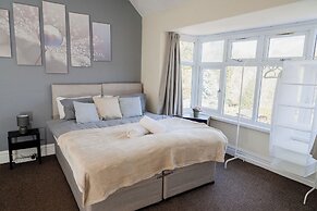 6-bed House - Sleeps 13 - Families & Contractors