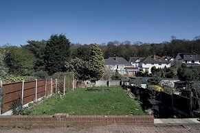 6-bed House - Sleeps 13 - Families & Contractors