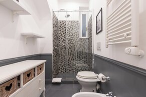 City Center- Modern and Bright apartment