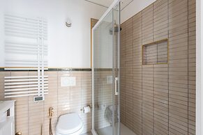 City Center- Modern and Bright apartment