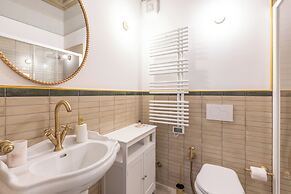 City Center- Modern and Bright apartment