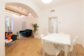 City Center- Modern and Bright apartment