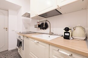 City Center- Modern and Bright apartment