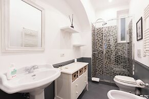 City Center- Modern and Bright apartment