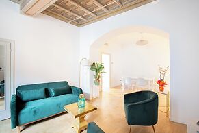 City Center- Modern and Bright apartment