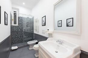 City Center- Modern and Bright apartment