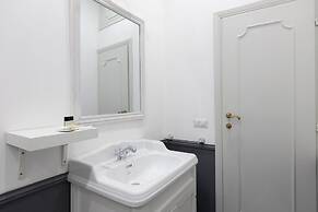 City Center- Modern and Bright apartment