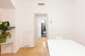 City Center- Modern and Bright apartment